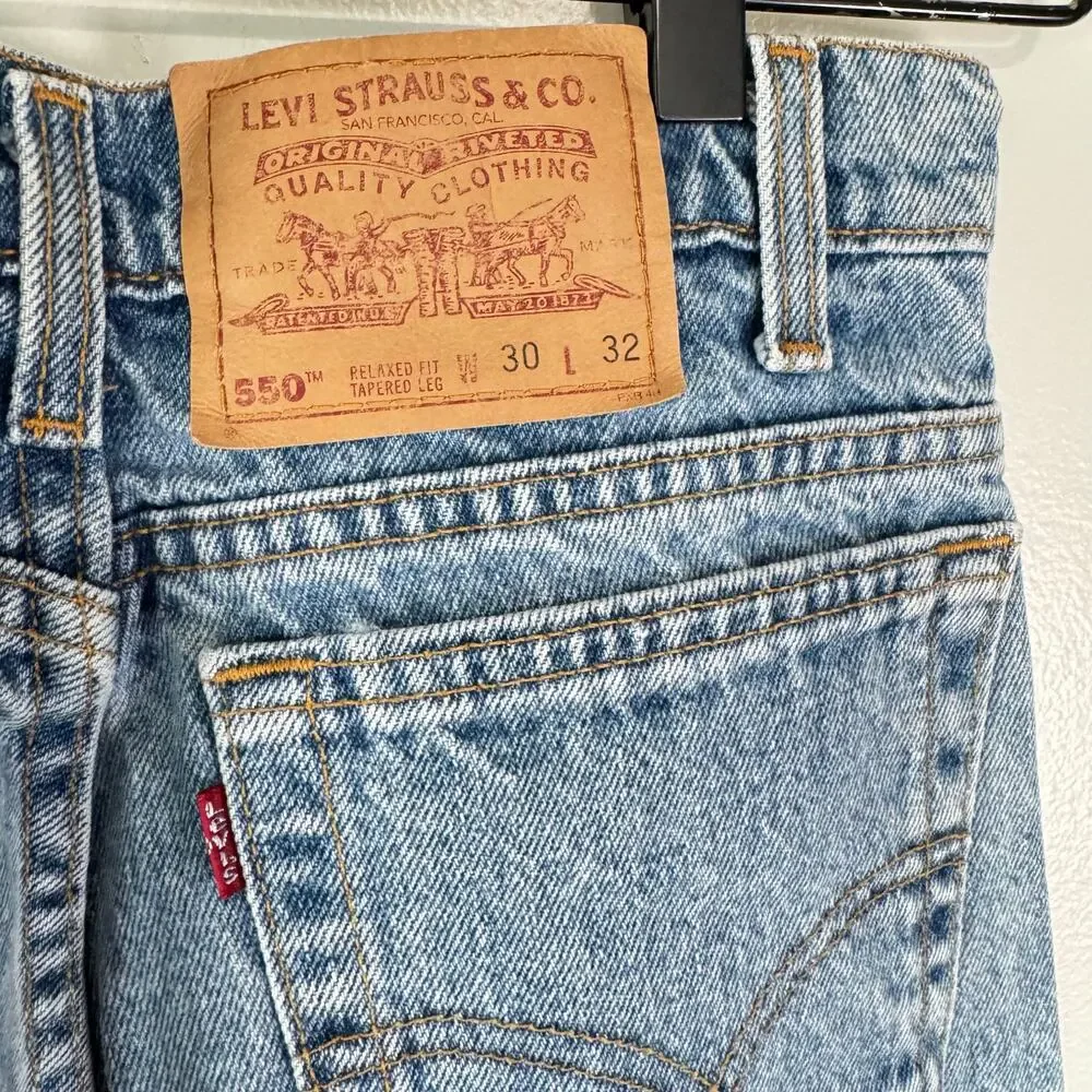 VTG Levis 550 Relaxed Fit Tapered Leg Jeans Mens W30 L32 Light Wash Y2K 1996